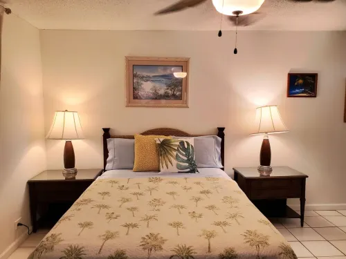 Steps to Best Beaches.Renovated! Best Value in Paradise! Free Wifi,Long Distance