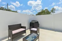 Paradise in Brandon with luxurious 6 person jacuzzi.