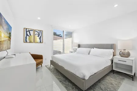 New Home on PGA National Golf Course with Private Hot Tub by Guaranteed Rental®