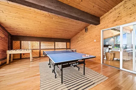 Lakeview chalet by Gooseberry Falls with sauna