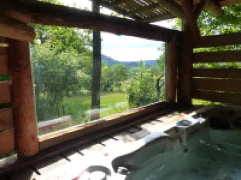 Unusual, secluded log cabin in the Vosges with luxury spa Hôtels à : Tendon
