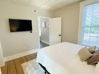 Charming 1-bedroom apartment with WiFi, AC in lovely Saco