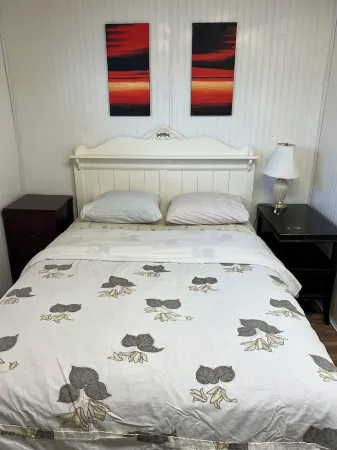 Vacation Home-Beaches, LAX Airport and Freeway405&105 Nearby Отели рядом с достопримечательностью «Oviatt Building»