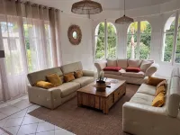 Villa Idéalement Située à Moins de 300 m de la Plage