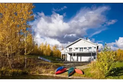 Lakeside three bedroom boathouse.