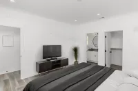 Lux Pool Oasis, 3BR,Chic Kitchen