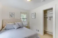 Spacious 2BR 2Level Apt - Walkable to metro!