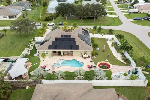 Resort Style Home 5 min. from shopping and restaurants, 10 min. to local beaches - Boutique