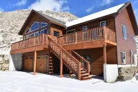 Yellowstone Northern Views -- Gorgeous Home. One mile to Yellowstone! Hotels in Gardiner