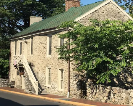 The Castle - c. 1780 Hotels in Lexington