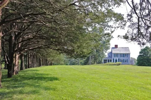 Adorable cottage on Cape Cod's  historic Rt 6A