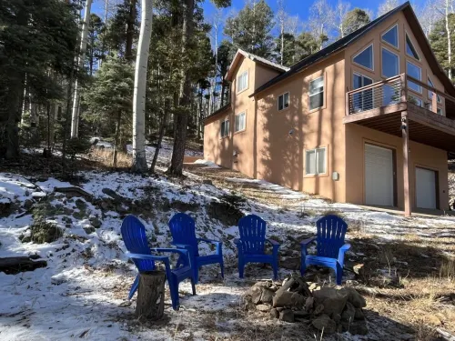 Mountainside Chalet with Views! Private 2 Acres. 4Beds, 3 Baths 2 Master Suites.