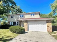 PROMO 10% WEEKLY 15% MONTHLY DISCOUNT 2-Car Garage Cal King Bed Fenced Yard Hotels near Arlington Heights Metra Station