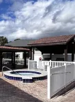 "The Salty Sugaree"-6 miles to beach, 1 mile to IMG, & multiple resort pools!