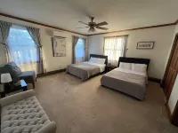 Cheerful 4 Bedroom home close to the waters edge.