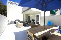 RIGHT Across the Street from the Beach! DEL MAR BEACH COLONY WALK TO ALL!