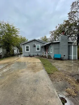 Home in San Antonio, 9 minutes from AT&T & airport Hotels in West San Antonio