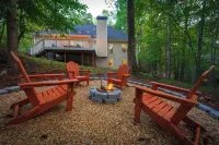 House on Lake Lanier with Dock and King Bd,10min from restaurants