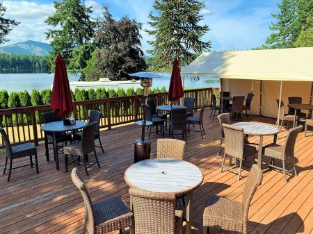 Lake Nahwatzel Resort, Cabin #1, Shared Dock just steps away! Now with WIFI!