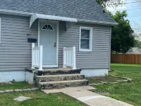 Chestnut House; Litchfield, IL;  Pets Welcome