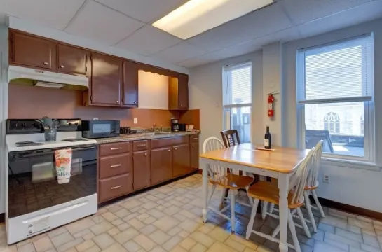 Parkview, Apt #5Parkview Historic Apartment