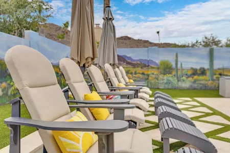 The Wren 3 BD luxury retreat w. free heated pool Отели рядом с достопримечательностью «Университет Адвансинг Текнолоджи»