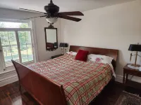 Charming 3-bedroom apartment in lovely Grand Rapids walk to downtown.