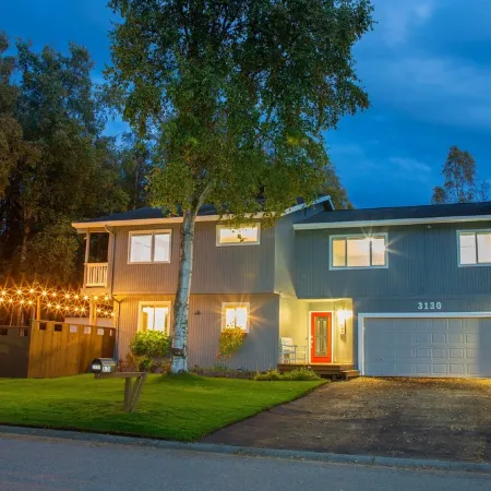 Quiet large home in South Anchorage to launch your Alaska Adventure!