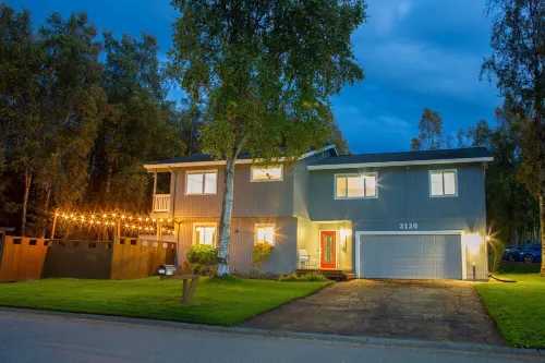 Quiet large home in South Anchorage to launch your Alaska Adventure! - balcon