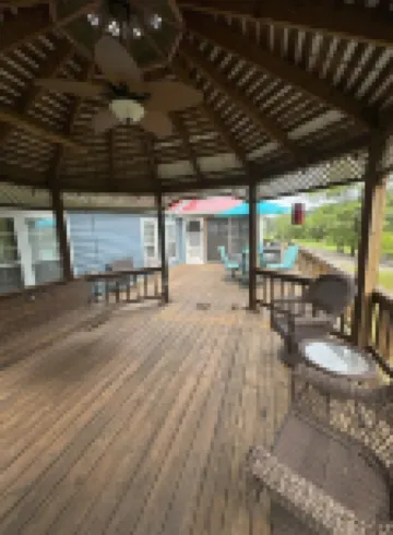 Lake Front charming 3-bedroom house, at Rough River Lake.