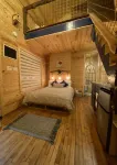 Coach’s Quarters on the Creek- A Night in the Trees!