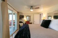 The Lower Berne offers all the conveniences of home in a secluded wooded setting