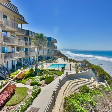 Steps to Sand, Luxury Family Townhome with Central A/C BBQ Crib Resort Amenities
