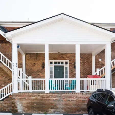 Spacious 3 Bedroom 2 Full Bathroom Newly Renovated Apartment