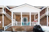 Spacious 3 bedroom  2 Full bathroom  apartment Hotel dekat Staunton Amtrak