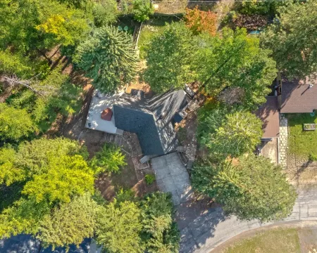 Pet Friendly, 10 Guests, Walking Distance to Payette Lake/Downtown, Hot Tub!