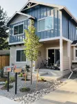 Downtown Townhouse + Bikes Skimmeez Sweet Shop附近的飯店