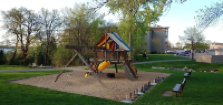 The Good Life Cabin - Bridges Bay Resort in Okoboji, Iowa