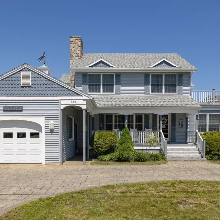 Spacious Beach Villa - Ocean Views - 3 Minute Walk to Shore - Available All Year