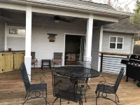 ❤️spring is here! Come enjoy it on the screen porch❤️ Hotel a Lumpkin County