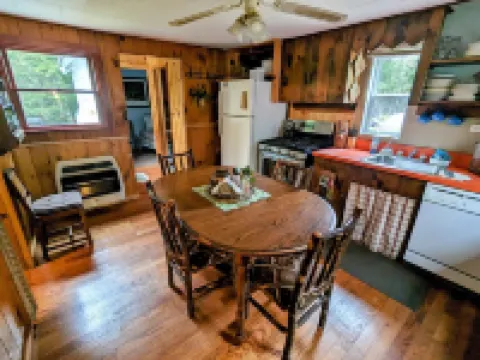 Private, Cozy Cottage in the woods 哈密爾頓縣酒店