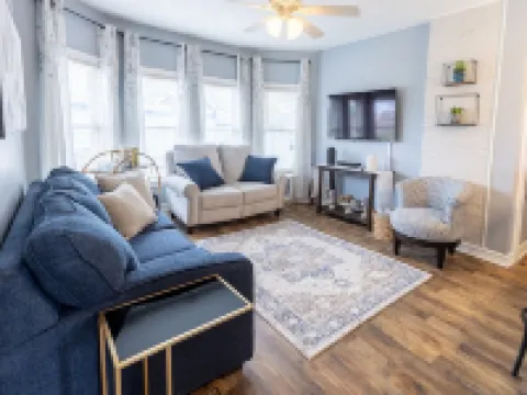 Elysian Loft – Where Serenity Meets Style, Your Tranquil Retreat above the Spa Hoteles en Oswego