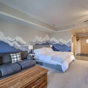 The ultimate ski studio at Keystone!  Upgraded with a premium king size bed.
