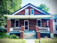 Helen's House-3 bed, 2 bath bungalow 3 blocks from Main Street!!! Hotels in Hermann