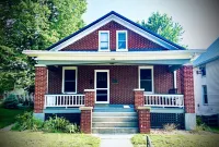 Helen's House-3 bed, 2 bath bungalow 3 blocks from Main Street!!!