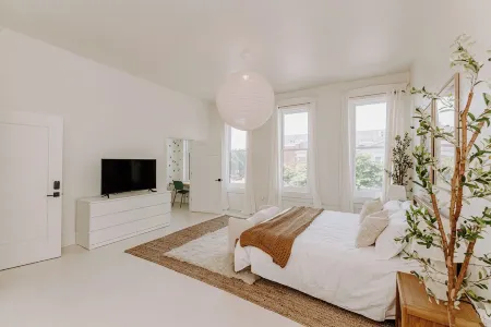 East Main Lofts - Coastal 201 Отели в г. Мэдисон