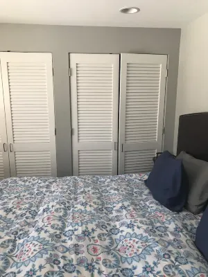 On Walloon Lake! Beautifully remodeled large condo with beach area. Hotels in Evangeline Township