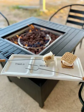 Sunset Over Shiner - Beautiful Country Views! 3 miles to brewery