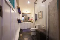 Charming, Romantic Beach Cottage at Anini Beach!  TVNC 1361