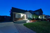 Home in Royal Oak w/ pool & sauna & dream garage